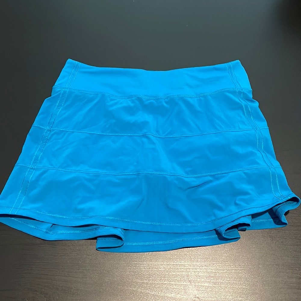Lululemon size 6 Tall blue skirt